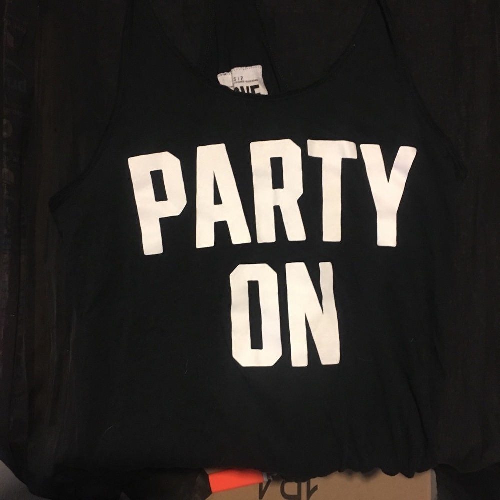 “party on” PINK VS tank